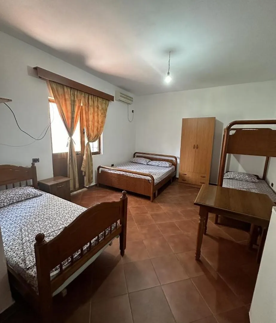Hotel Kulla Gurit Лежа 0*,  Албания