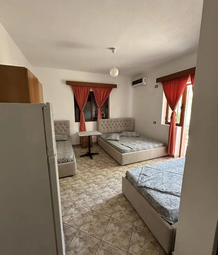Hotel Kulla Gurit Лежа
