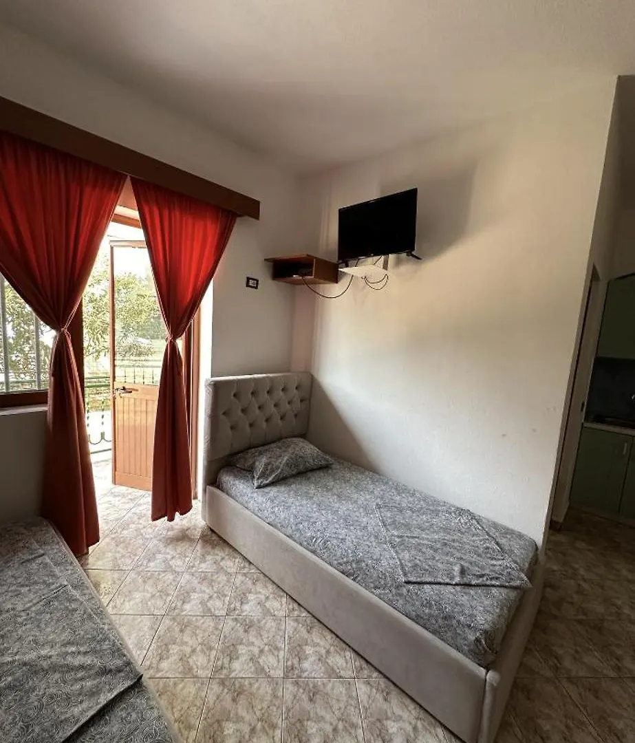 Hotel Kulla Gurit Лежа